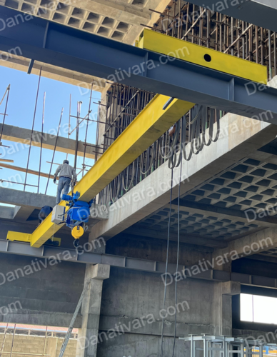 تصویر کارگاه و جرثقیل پرند